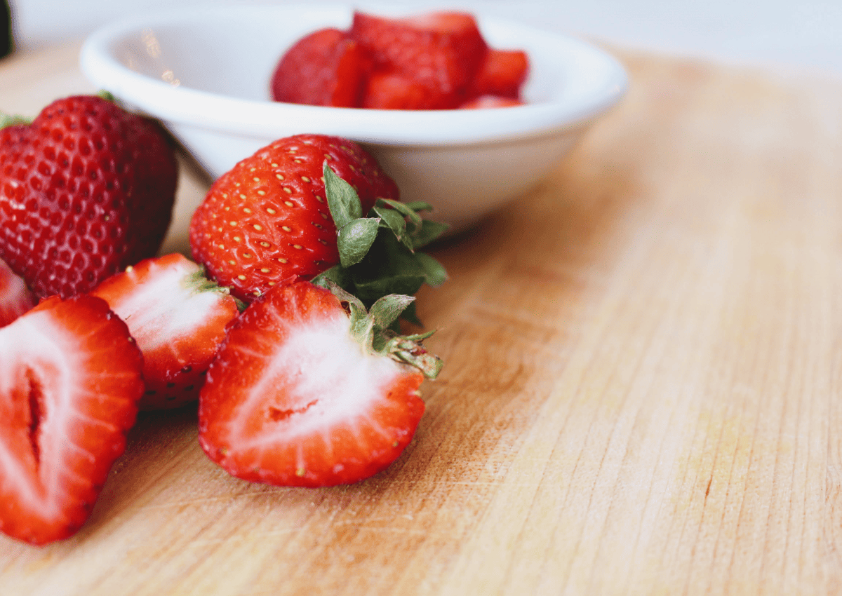 Can Pitbulls Eat Strawberries